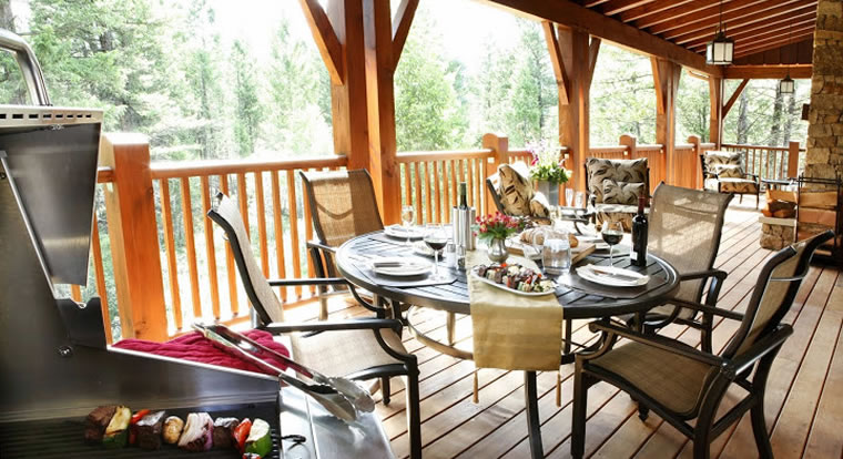 Eagle Ranch Luxury Chalets - Cottage BBQ. Invermere, BC