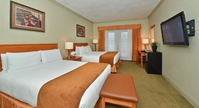 Prestige Harbourfront Resort & Conference Centre - Bedroom. Salmon Arm, BC