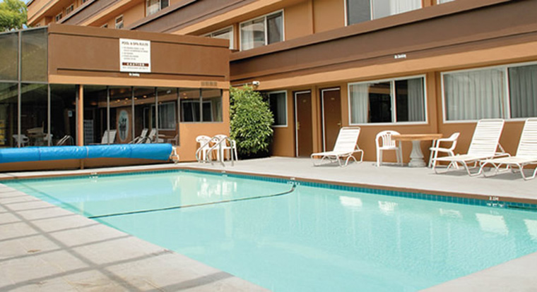 Days Inn Victoria on the Harbour - Pool, Victoria, BC