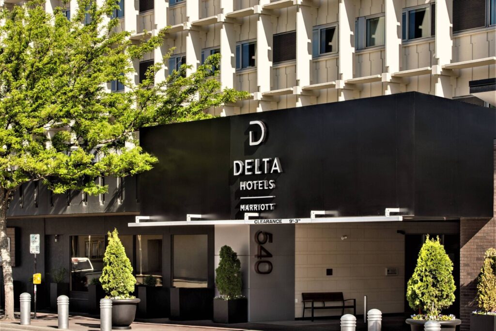 Delta Kamloops Exterior